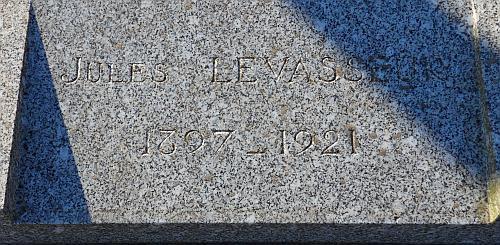 LEVASSEUR Jules Tombe Inscription